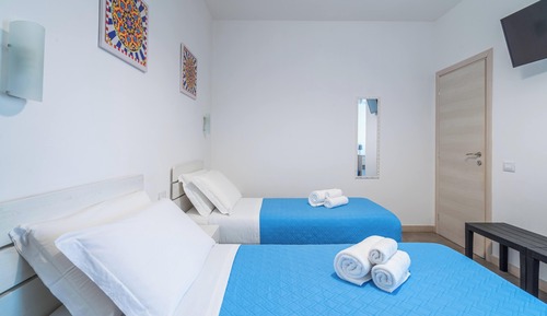 Habitación con 1 cama doble o 2 individuales, Servicio de limpieza, vistas a la ciudad