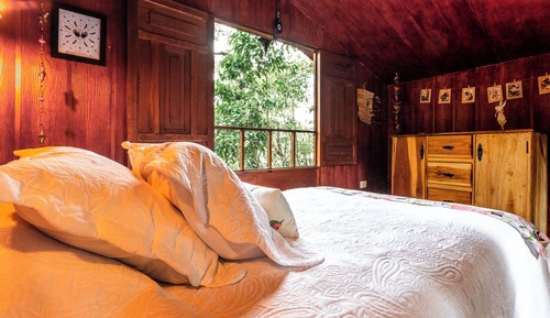 Casa en un árbol familiar, balcón, vistas a la montaña