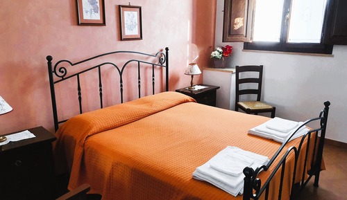 Habitación clásica con 1 cama doble o 2 individuales, vistas al jardín
