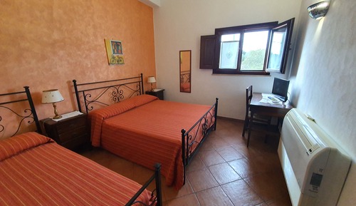 Habitación triple clásica, vistas al jardín
