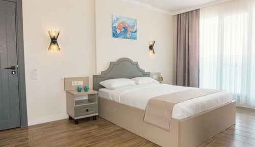 Habitación Confort, varias camas, balcón, vistas al mar