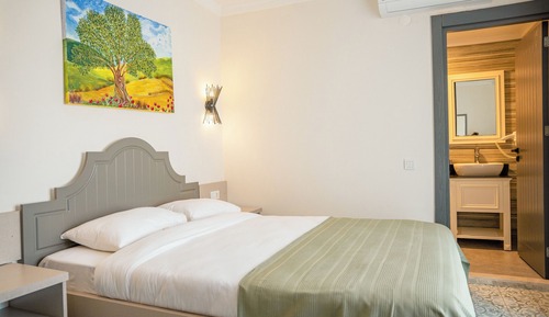 Habitación estándar, 1 cama doble, balcón, vistas parciales al mar