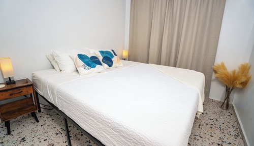Apartamento de lujo, cocina básica, vistas a la piscina