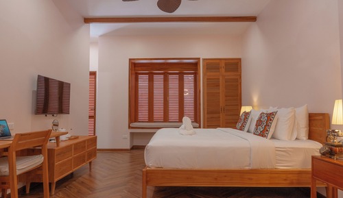 Habitación doble superior, 1 cama de matrimonio grande, vistas a la piscina