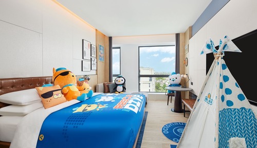 Habitación de diseño, 1 cama de matrimonio grande, vistas a la ciudad