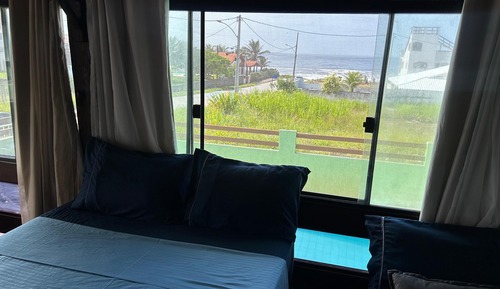 Suite estándar, vistas parciales al mar