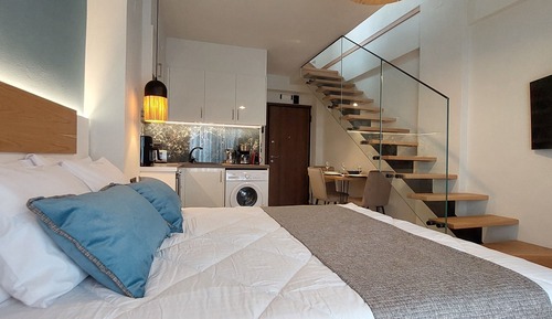 Suite Split Level with Outdoor Jetted Tub and Panoramic View