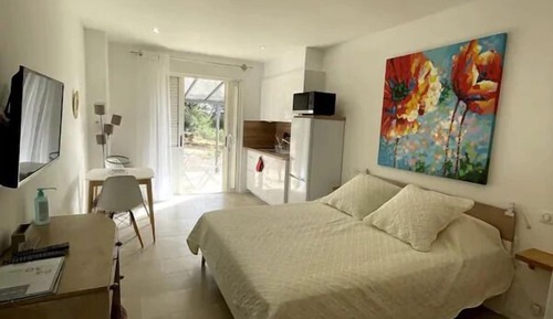 Apartamento, patio, vistas a la montaña