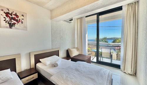 Estudio Confort, vistas parciales al mar