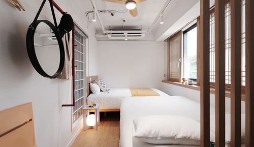 Habitación familiar con 1 cama doble o 2 individuales, 2 camas dobles, vistas a la ciudad