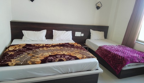 Habitación triple clásica, balcón, vistas a la ciudad