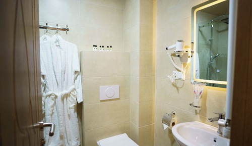 Habitación Confort con 2 camas individuales, vistas al patio