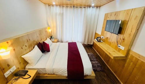Deluxe Room with Private Balcony