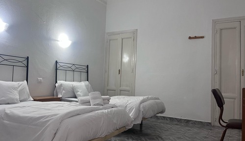 Habitación económica con 2 camas individuales, baño compartido
