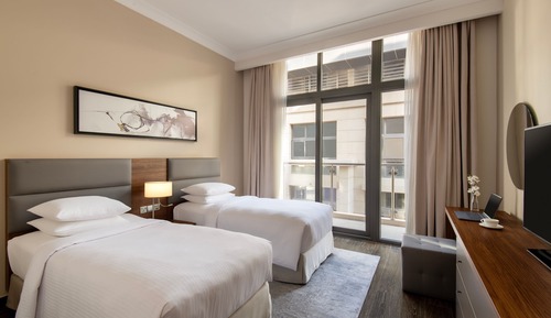 Apartamento, 3 habitaciones, balcón, vistas a la ciudad