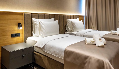 Habitación superior con 1 cama doble o 2 individuales, vistas a la ciudad