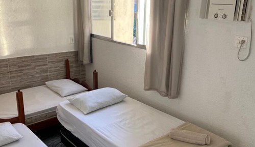 Habitación individual Confort, 3 camas individuales, Servicio de limpieza