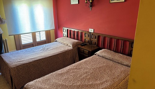 Habitación con 2 camas individuales