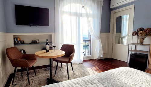 Habitación con 1 cama doble o 2 individuales, vistas a la colina