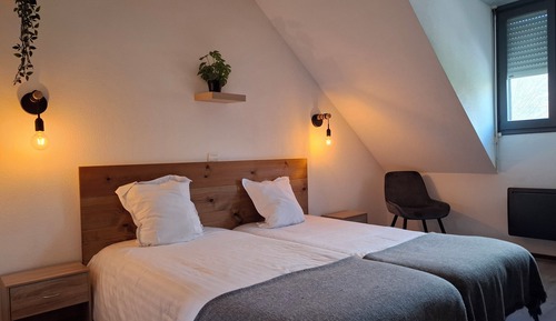 Habitación clásica con 1 cama doble o 2 individuales, vistas a la montaña