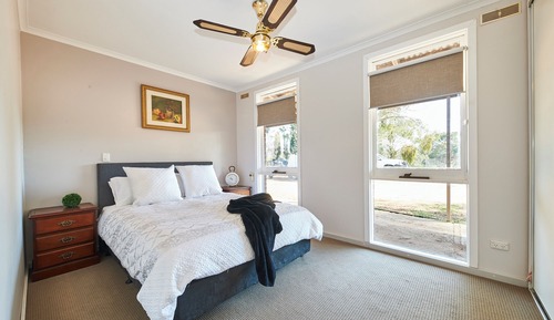 Casa familiar, vistas a la colina