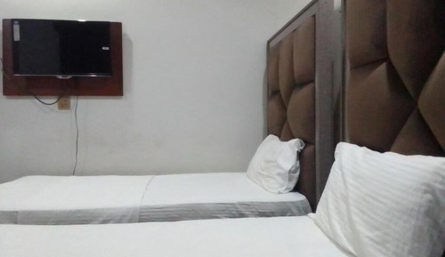 Habitación estándar con 1 cama doble o 2 individuales, vistas a la ciudad