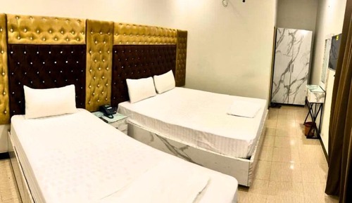 Habitación triple estándar, vistas a la ciudad