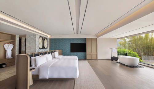 Suite, varias camas, balcón