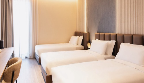 Habitación triple Deluxe, balcón, vistas a la ciudad