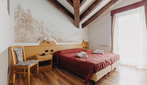 Habitación superior, balcón, vistas a la montaña