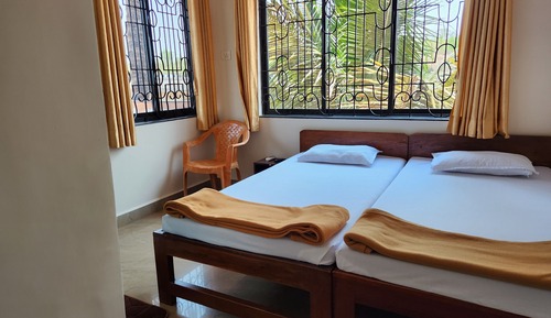 Habitación económica con 2 camas individuales, balcón