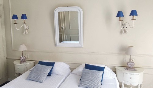 Habitación clásica con 2 camas individuales, vistas a la ciudad