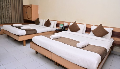 Habitación cuádruple familiar, 2 camas de matrimonio, balcón, vistas al jardín