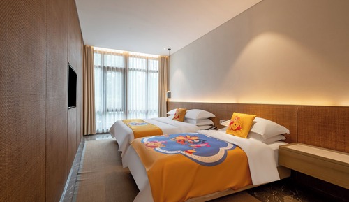 Habitación triple superior, vistas al jardín