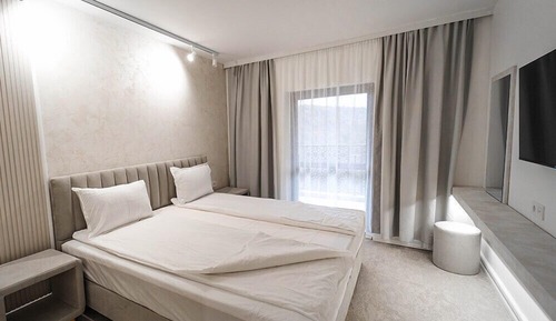 Habitación doble superior, 1 cama de matrimonio, balcón, vistas a la ciudad