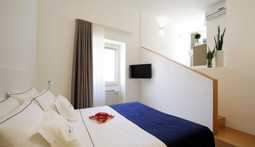 Habitación superior, vistas parciales al mar