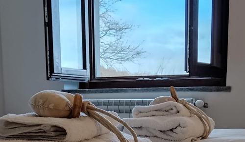 Apartamento, 1 cama de matrimonio grande, cocina, vistas a la colina