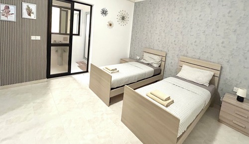 Apartamento básico, balcón, vistas al valle