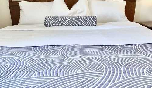 Estudio junior, 1 cama de matrimonio grande, vistas parciales al mar