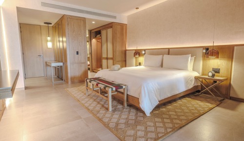 Alcoba Ocean Front King