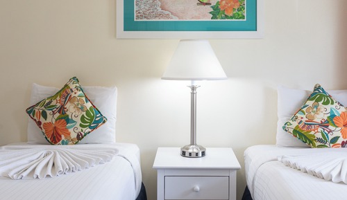 Habitación, balcón, vistas al mar