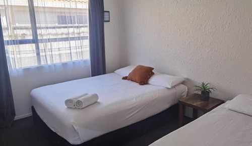 Estudio superior, vistas a la piscina