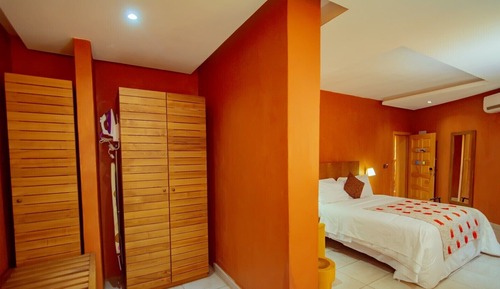 Habitación Confort doble, baño privado, vistas al jardín