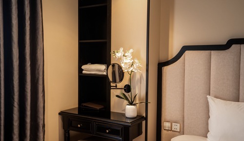 Habitación superior con 1 cama doble o 2 individuales, vistas a la ciudad