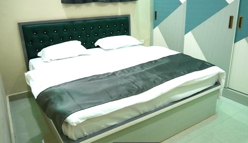 Estudio familiar, balcón, vistas a la ciudad