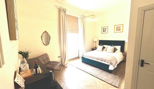 Habitación Deluxe doble, 1 cama de matrimonio grande, barras de apoyo en la ducha, no fumadores