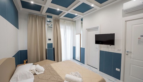 Habitación triple básica, vistas al patio, en edificio anexo (Via del Chiostro 25)