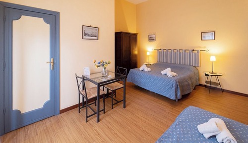 Habitación cuádruple Deluxe, vistas a la ciudad, en edificio anexo (Via Donnalbina 56)