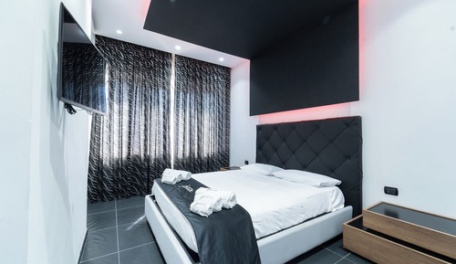 Suite estudio de lujo, bañera de hidromasaje, en edificio anexo (Piazza Mercato 45)