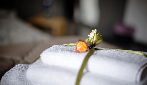 Habitación estándar, vistas al patio, en edificio anexo (Pzz Dante, Vico Carceri S. Felice 13)